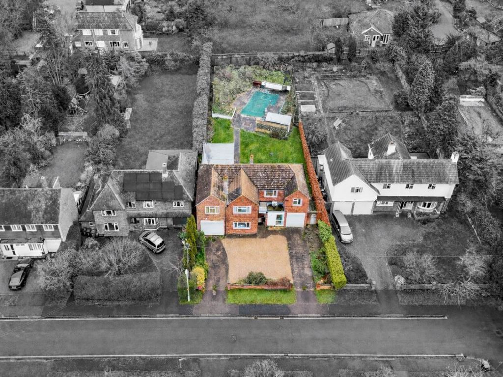 Property photo 3 of 20 Coloured Grounds