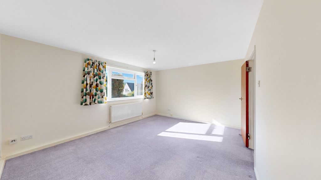 Property photo 2 of 16 5537423