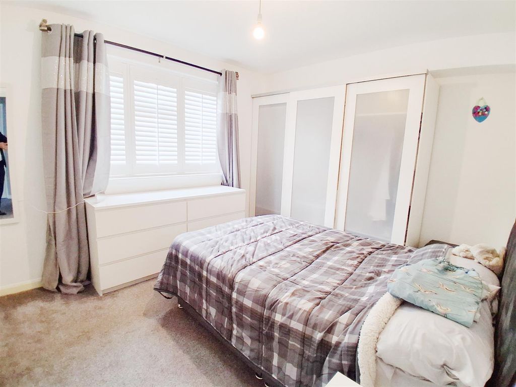 Property photo 3 of 11 4