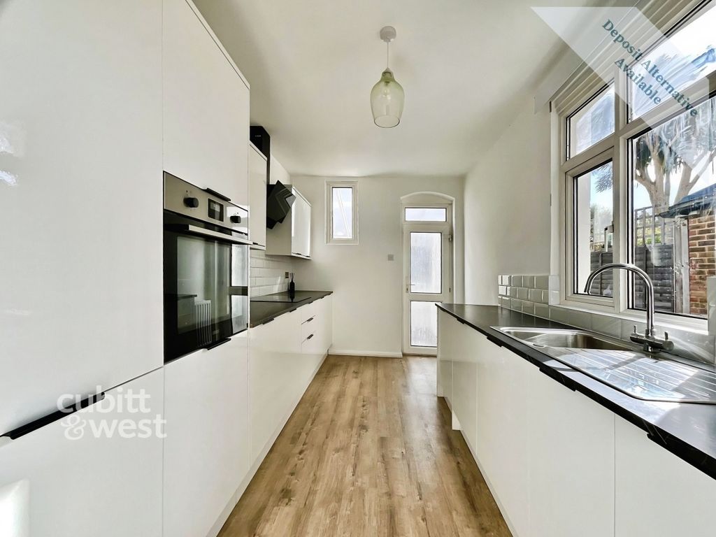 Property photo 2 of 12 Kitchen