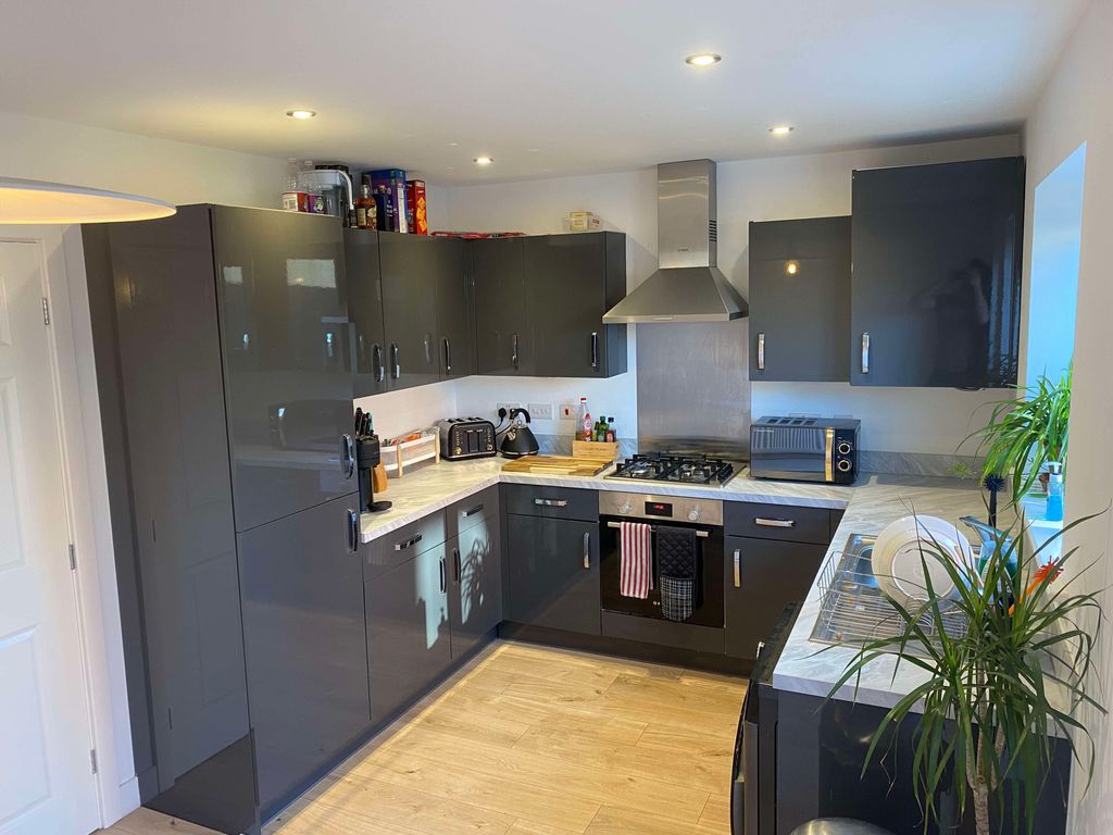 Property photo 3 of 18 Image