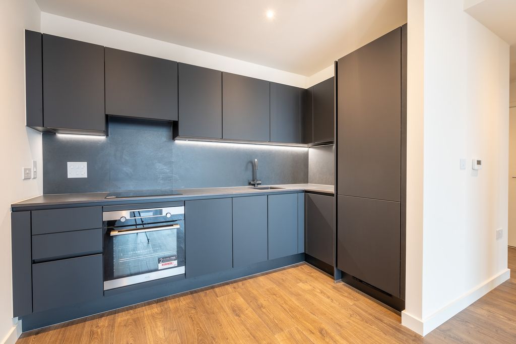 Property photo 3 of 11 Kitchen