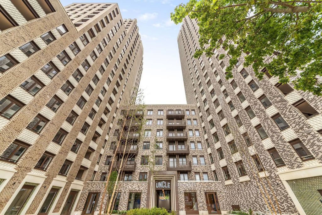 Property photo 2 of 18