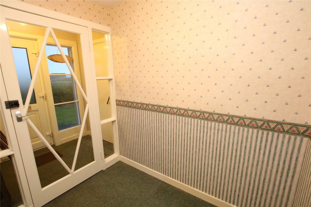 Property photo 3 of 27 Hall