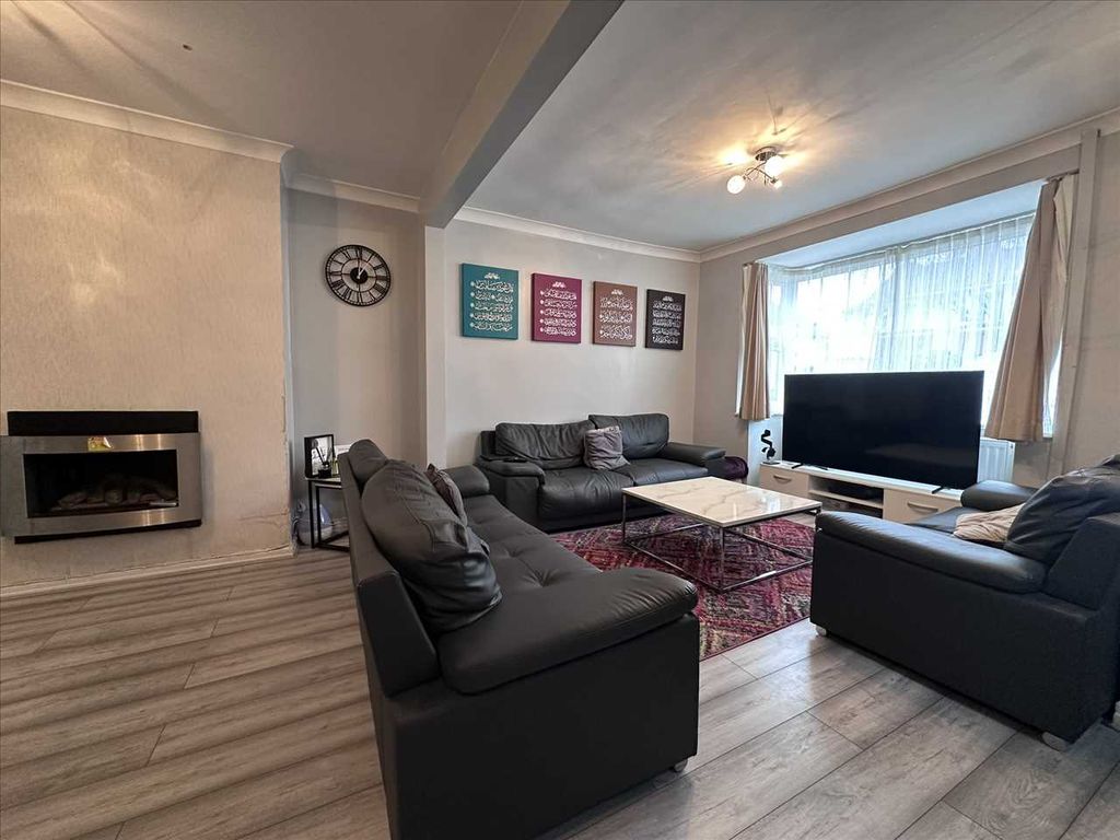 Property photo 2 of 12 Lounge