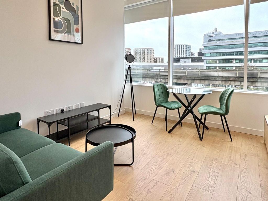 Property photo 1 of 21 Living Room