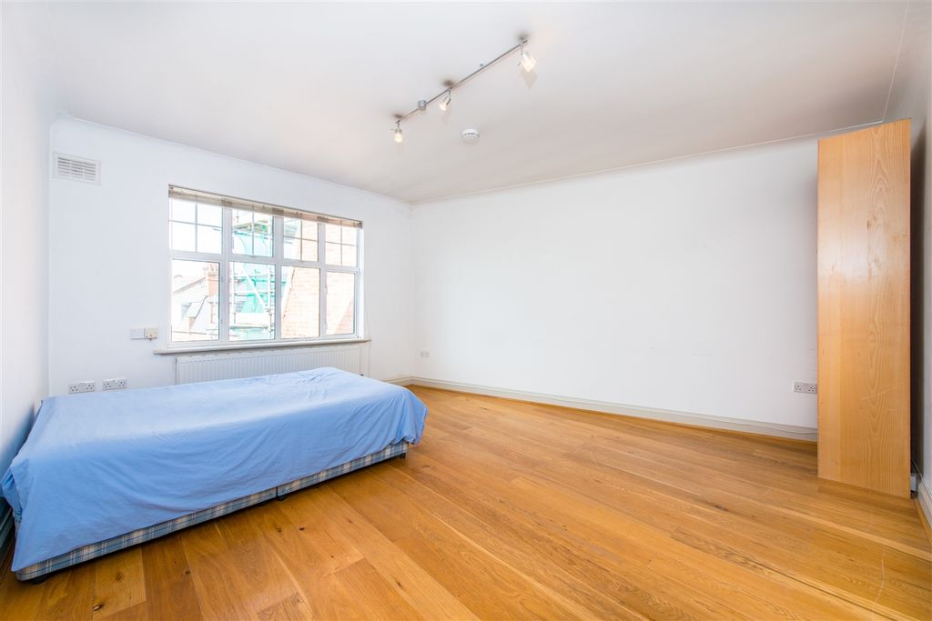 Property photo 3 of 5 Photo 03