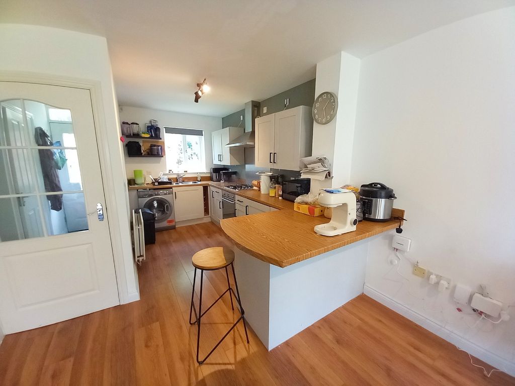 Property photo 3 of 12 Kitchen