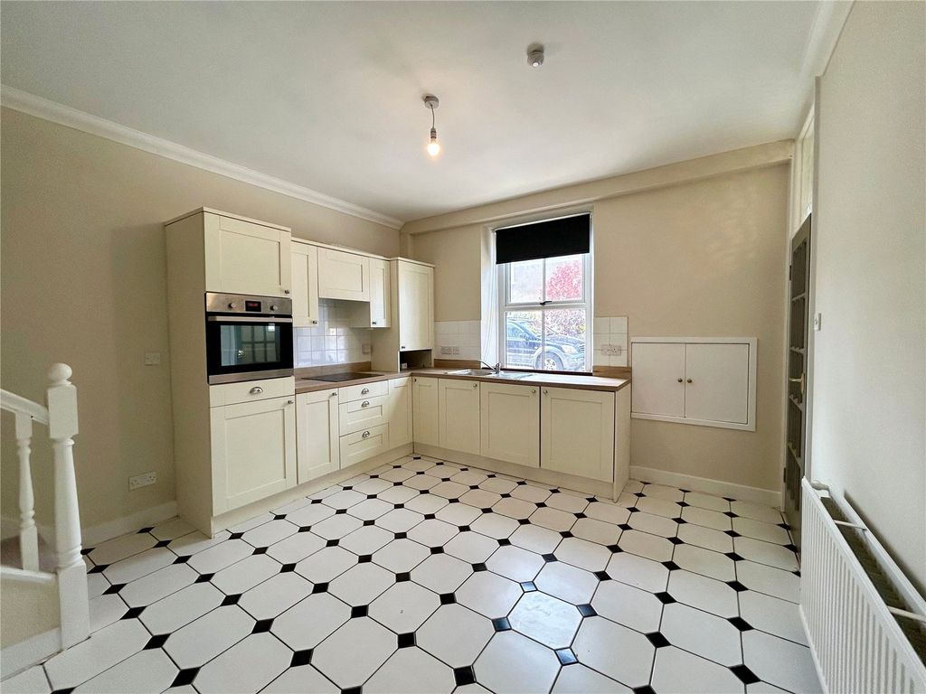 Property photo 2 of 11 Kitchen