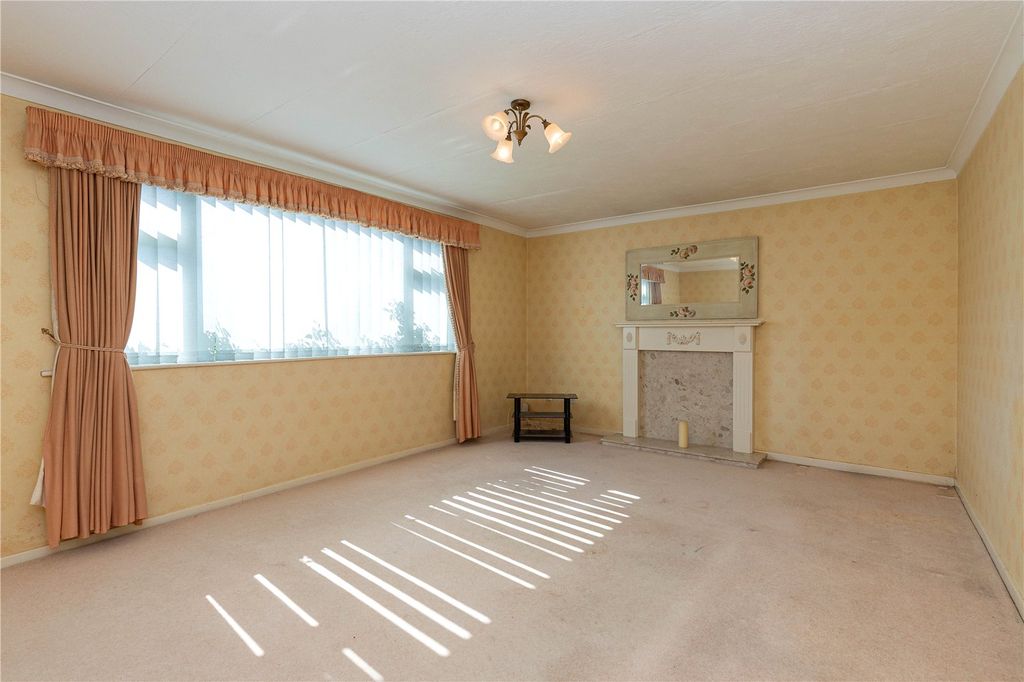 Property photo 2 of 7 Lounge/Diner