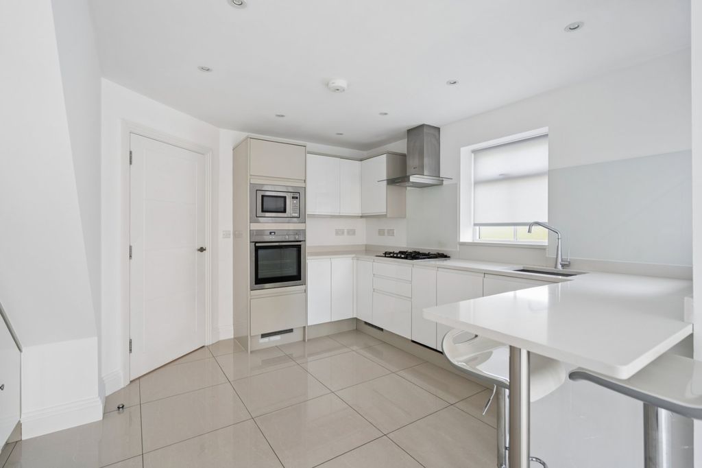 Property photo 3 of 12 Kitchen