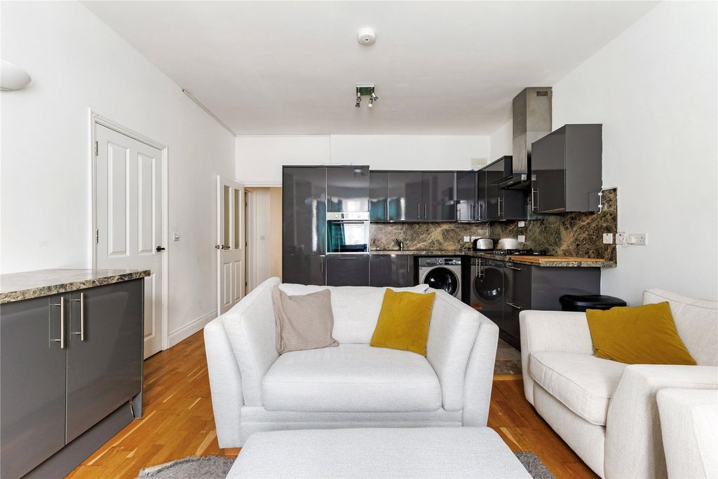 Property photo 3 of 17 Picture No. 14