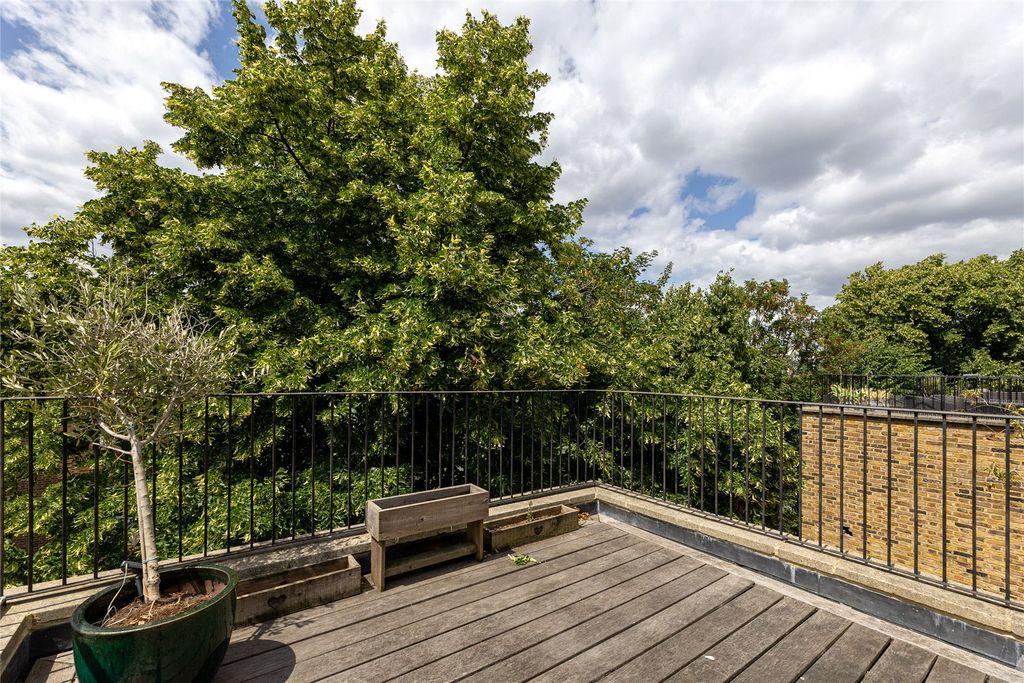 Property photo 2 of 8 Roof Terrace