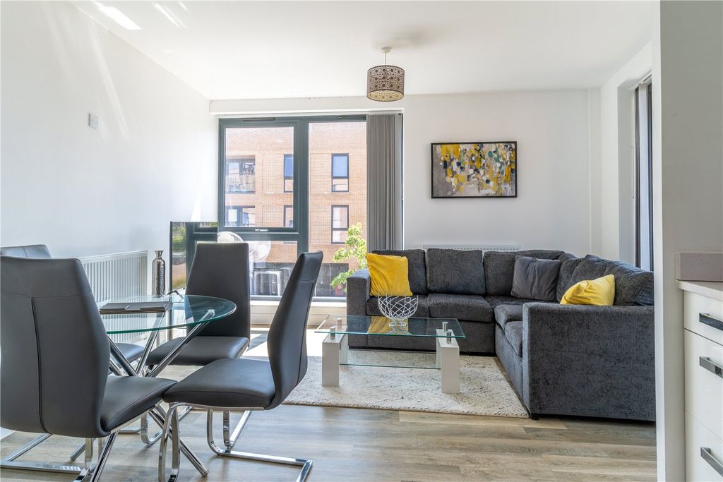 Property photo 2 of 13 Show Home