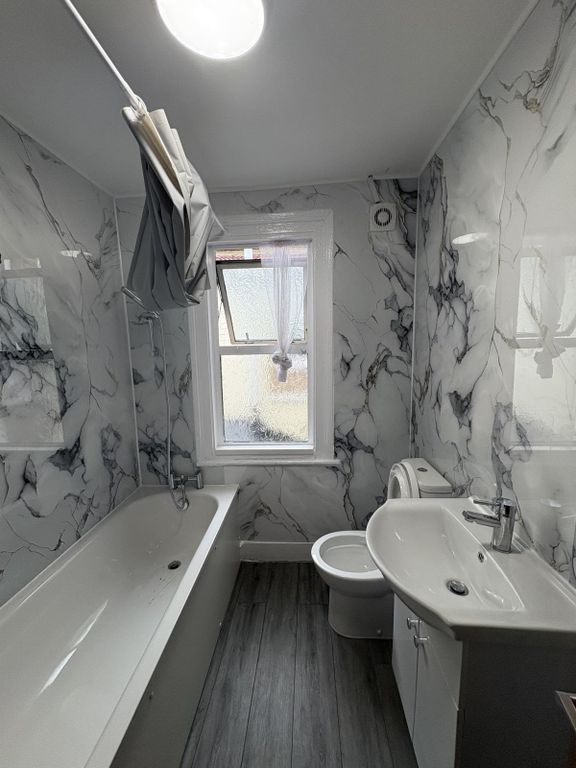 Property photo 2 of 9 3-Piece Bathroom