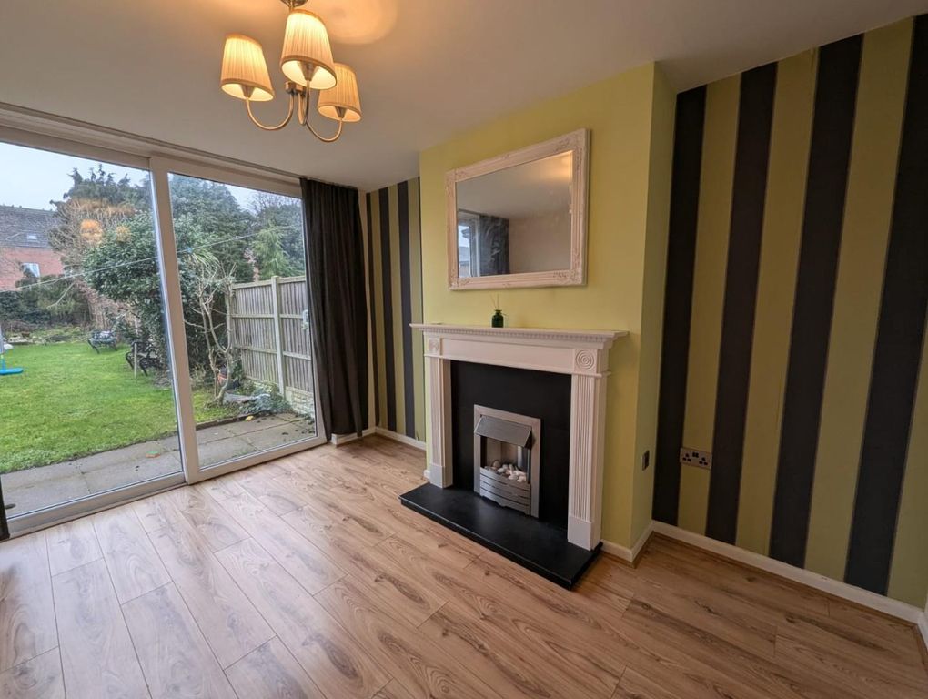 Property photo 3 of 10 Dining Room