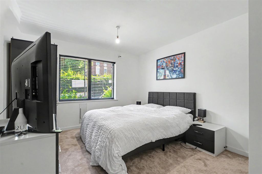 Property photo 3 of 11 Bedroom One