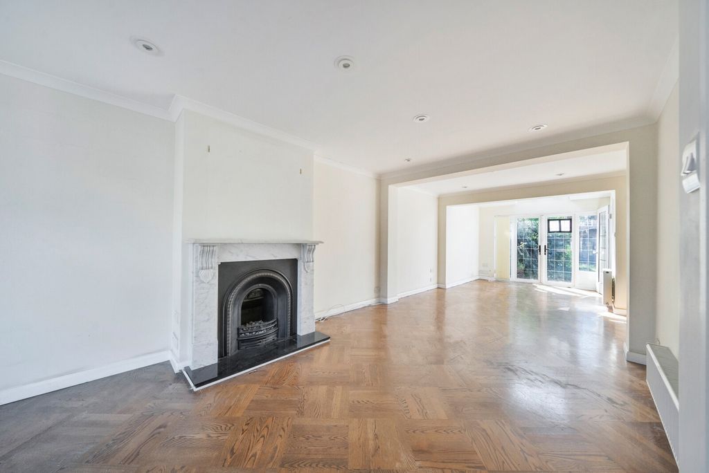 Property photo 2 of 19 Sitting/Dining Room