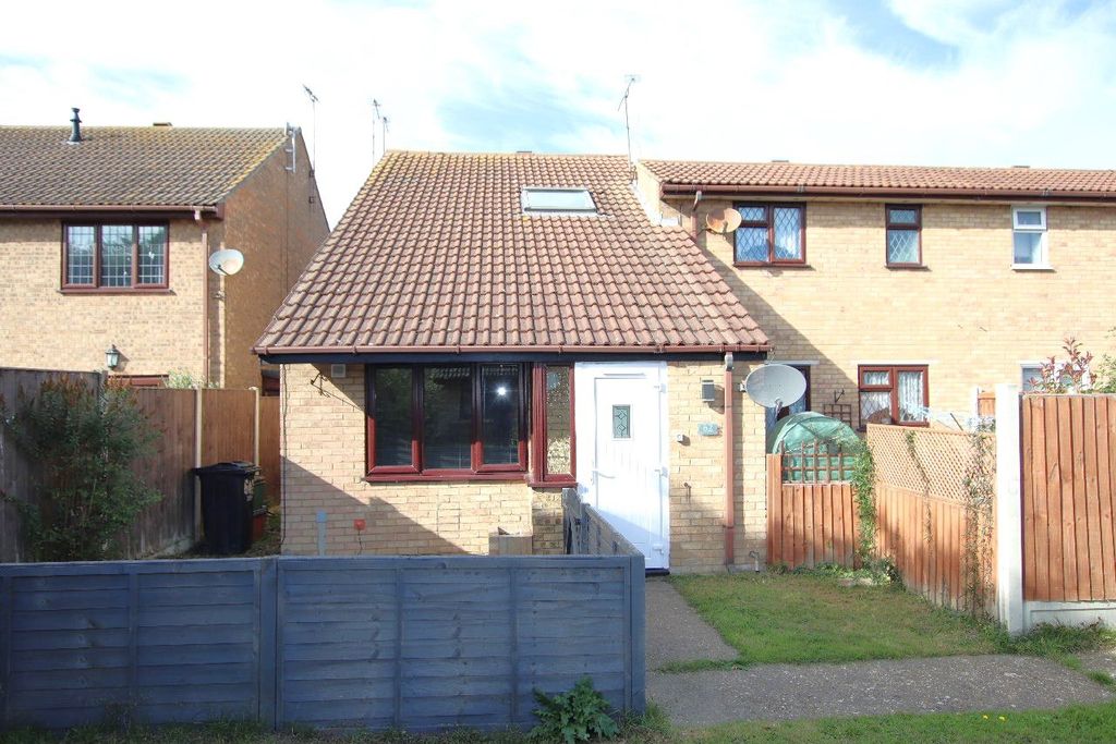 Property photo 1 of 12 Hampstead Avenue, Clacton On Sea
