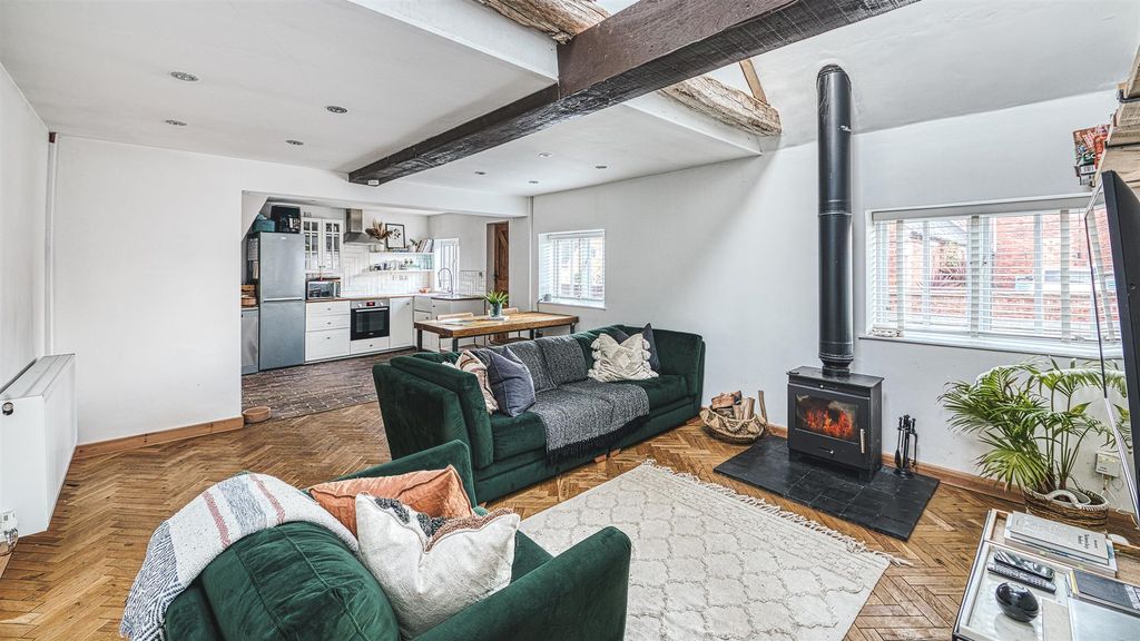 Property photo 2 of 27