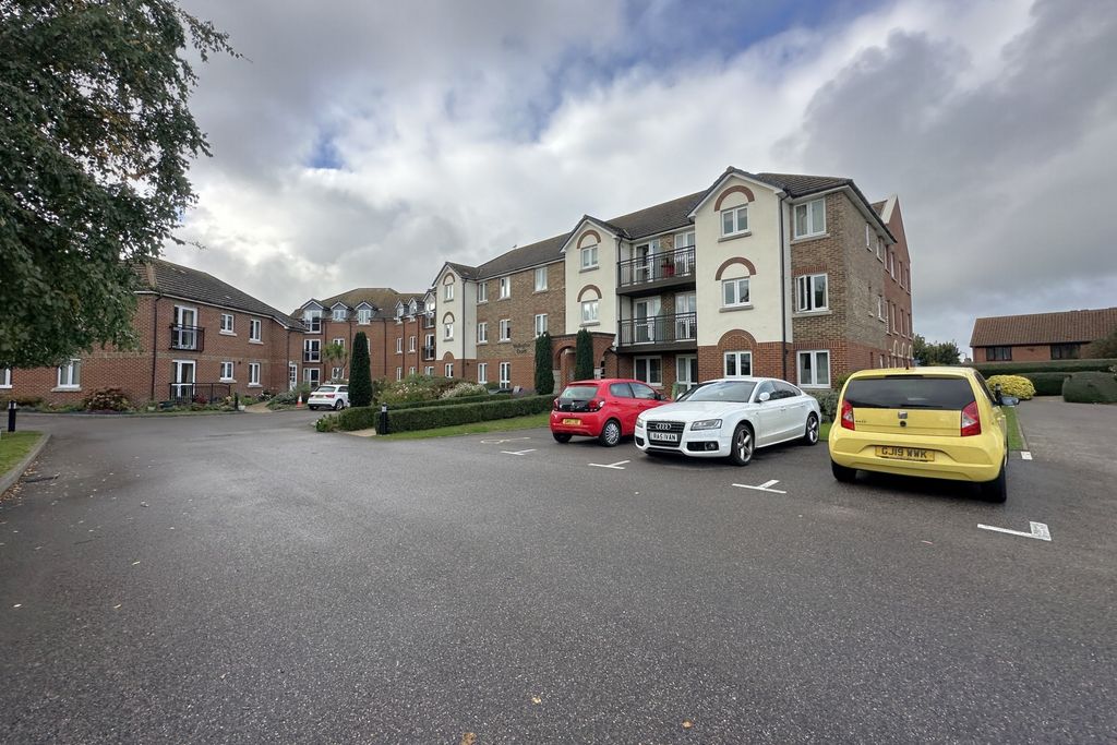 Property photo 1 of 9 Photo 2