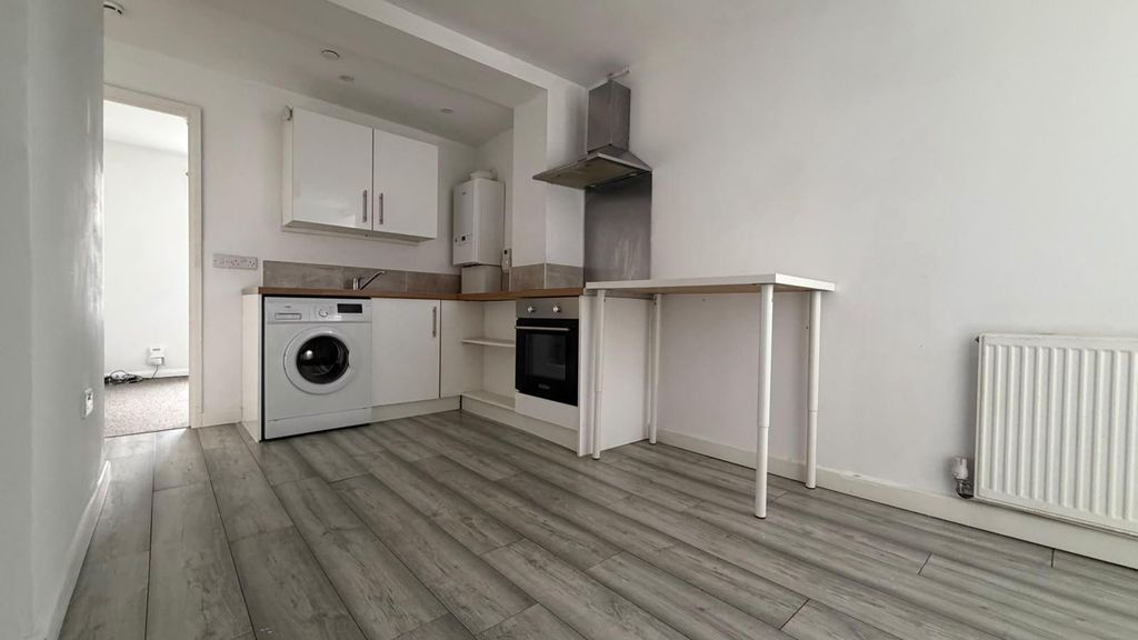 Property photo 3 of 9 Cdf2Fdb7-5Afe-4d07-9d3A-c1E3Ab031F16.Jpg