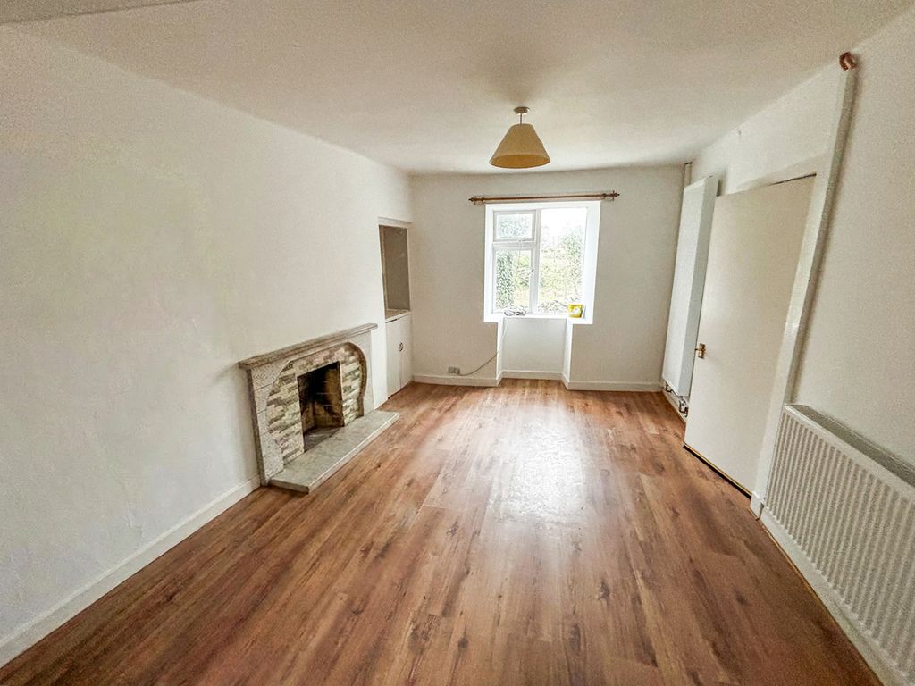 Property photo 2 of 13 Lounge 