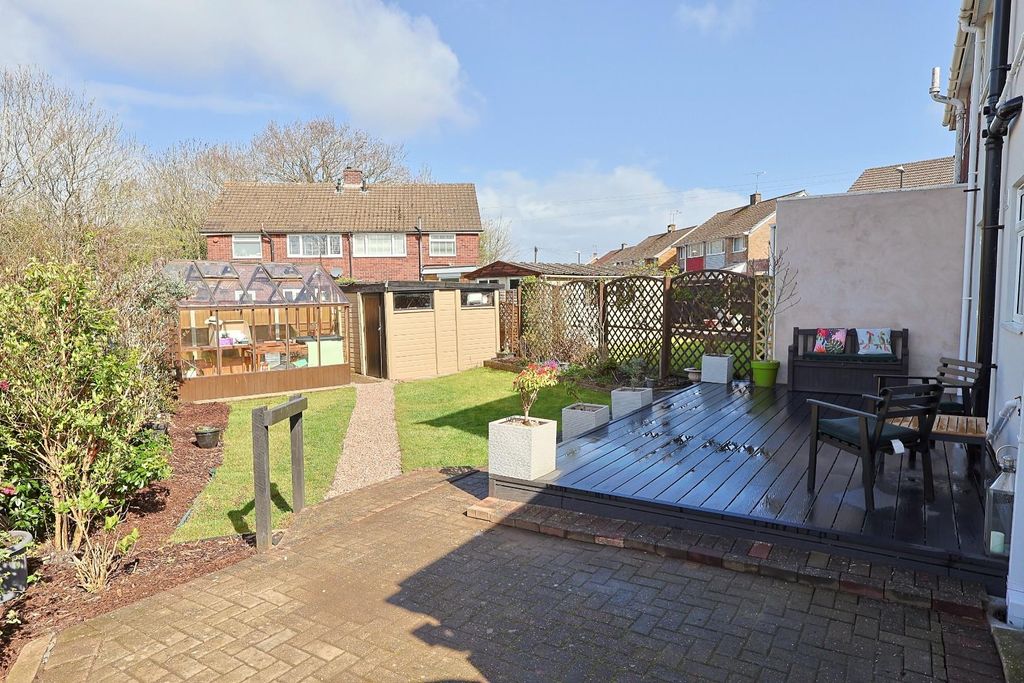 Property photo 2 of 18 Garden