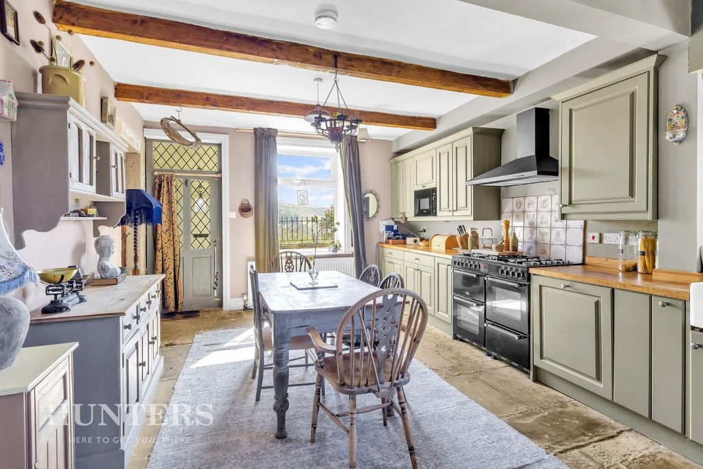 Property photo 2 of 35 Dining Kitchen