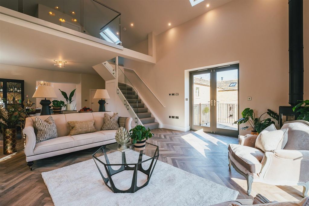 Property photo 2 of 65 Sitting Room