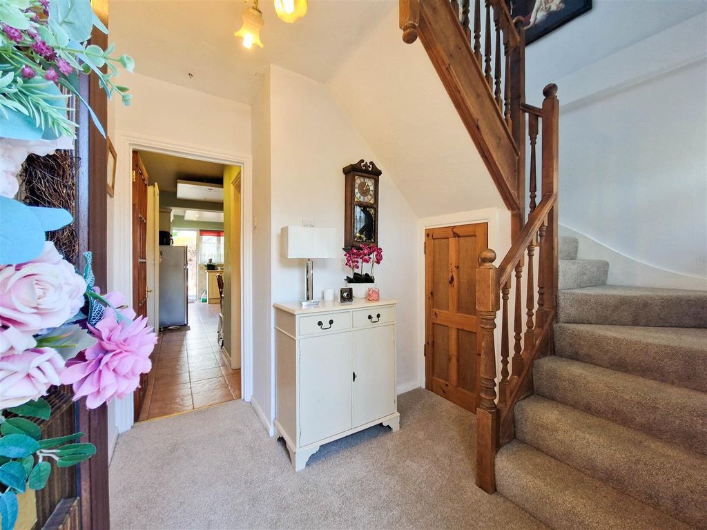 Property photo 3 of 17 Entrance Hallway