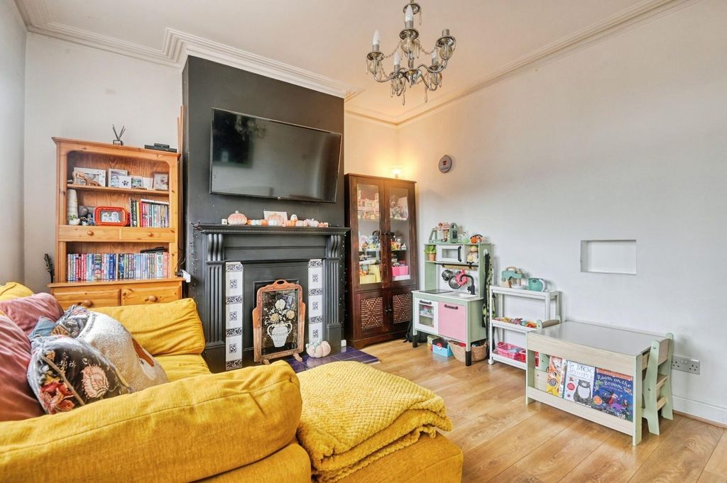 Property photo 3 of 16 405Gla3.Jpg