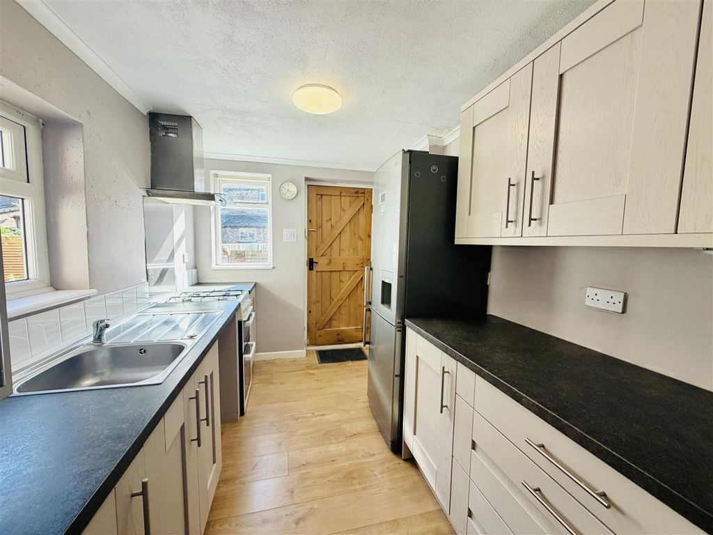 Property photo 3 of 20 Kitchen