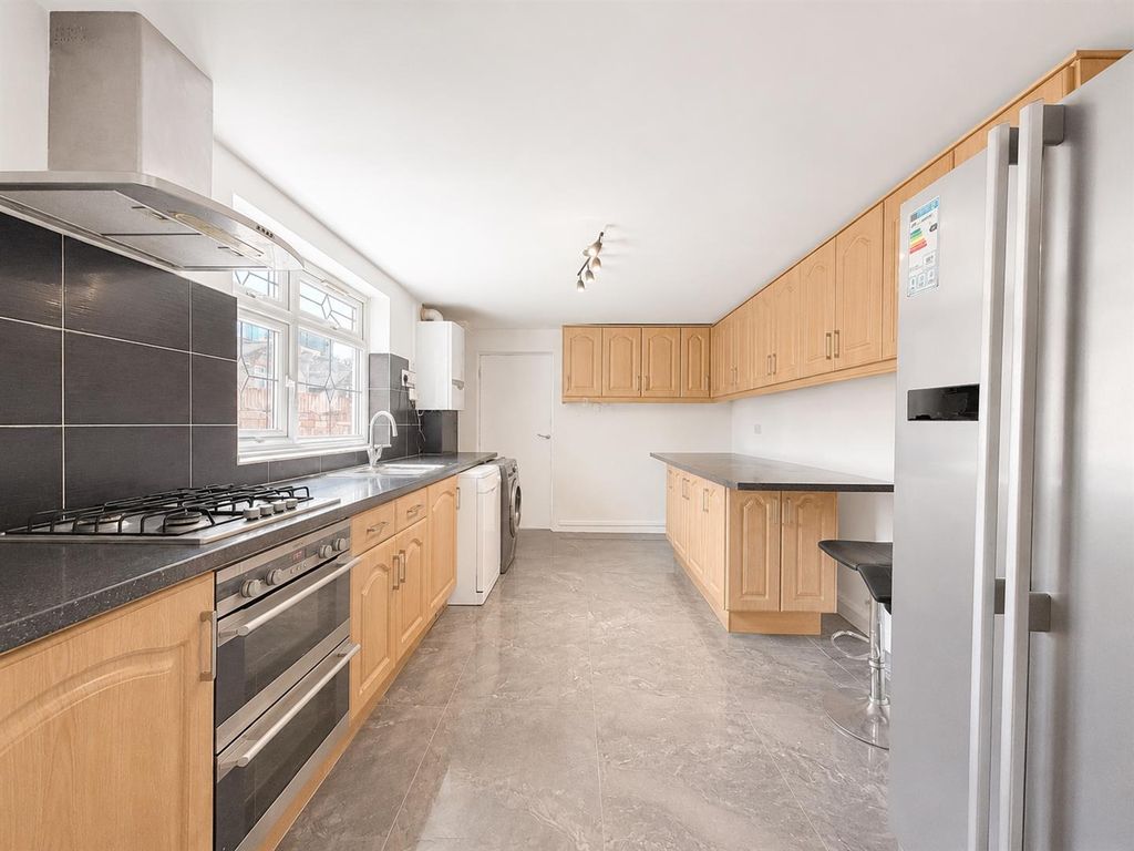 Property photo 3 of 13 Kitchen