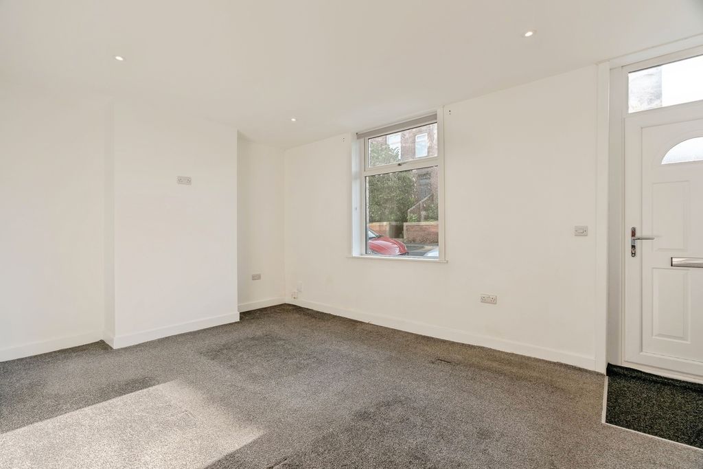 Property photo 3 of 17 Pbox-Img.Jpg