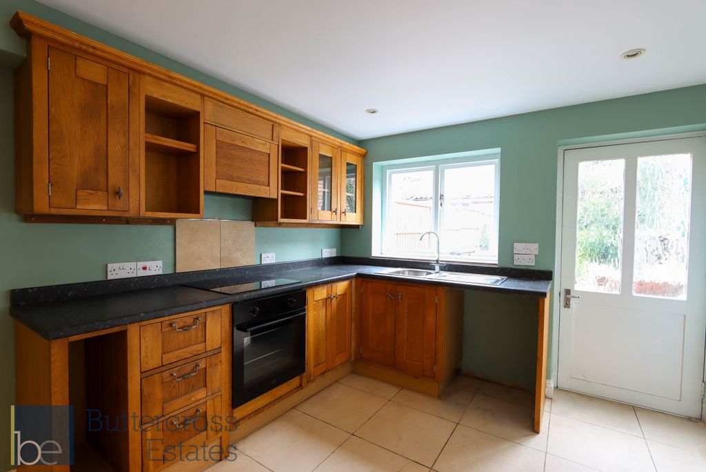 Property photo 3 of 7 Kitchen