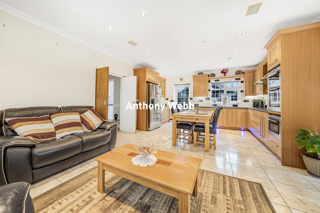 Additional image 7 of 7 bed detached house for saleChalkwell Park Avenue, Enfield EN1