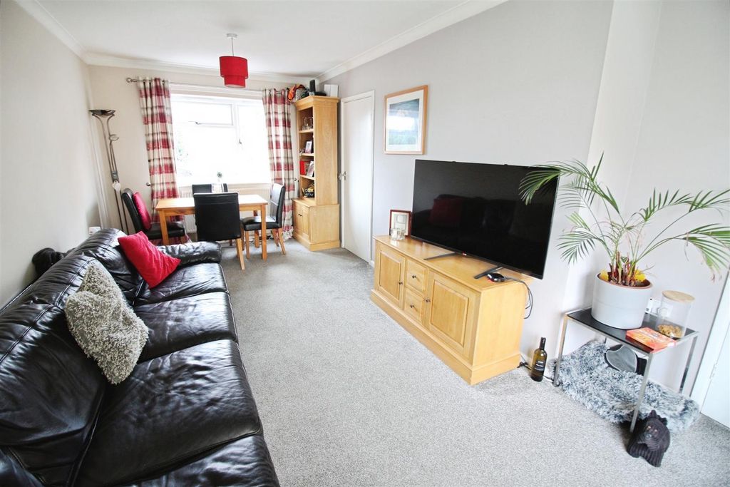 Property photo 2 of 12 Lounge/Diner