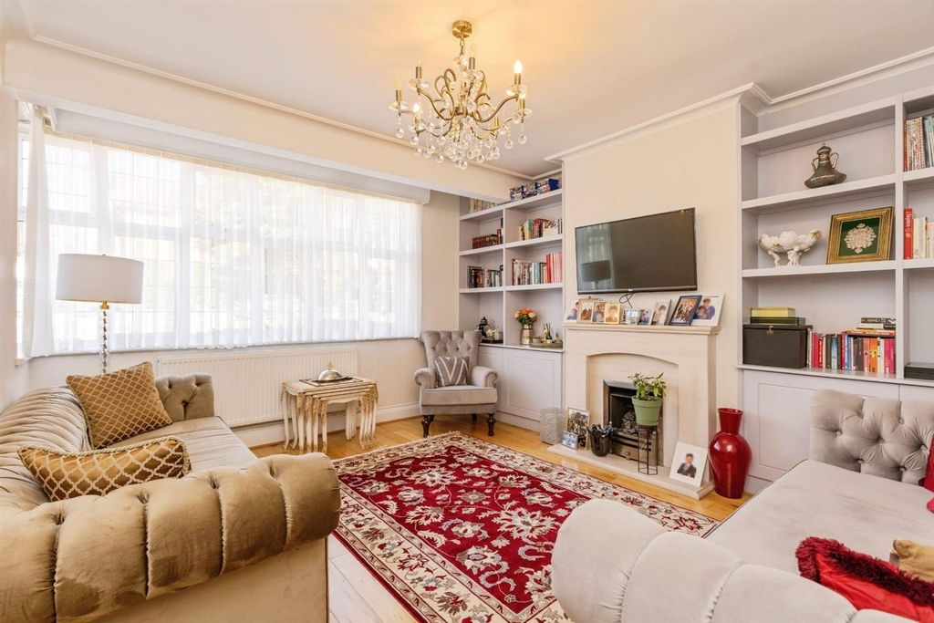 Property photo 2 of 24 Lounge.Jpg