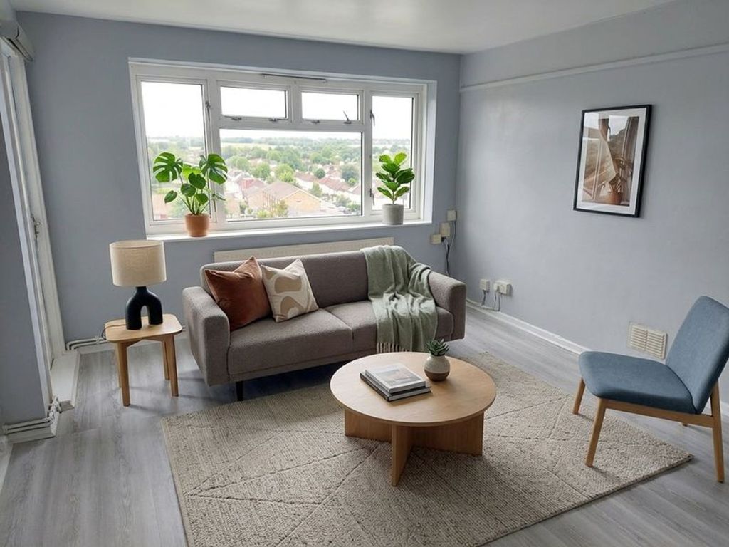 Property photo 1 of 14 Lounge With Views