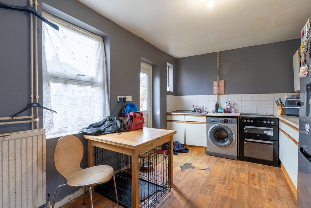 Property photo 3 of 14 4935024