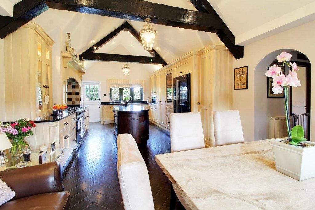 Additional image 7 of 4 bed detached house for saleBrookmans Avenue, Brookmans Park AL9