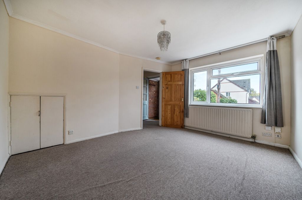 Property photo 3 of 17 1372193-9-690235d...