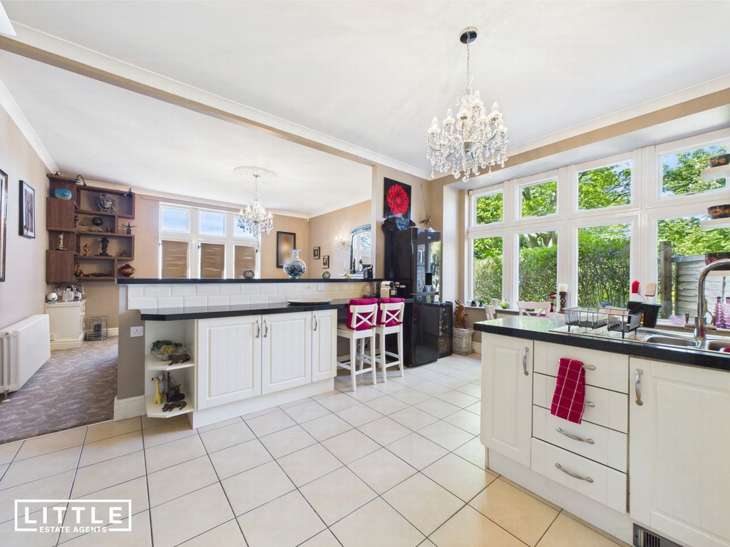 Property photo 3 of 47 Photo 15