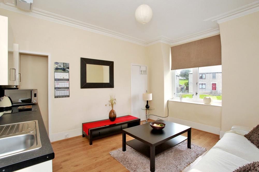 Property photo 2 of 9 Lounge/Kitchen