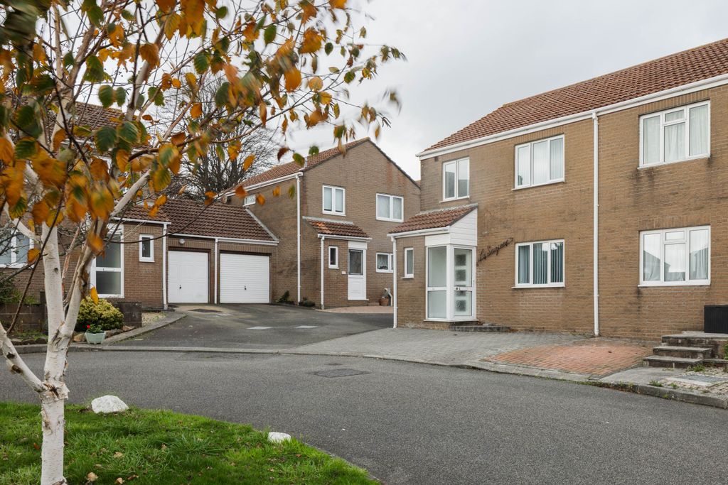 Property photo 2 of 20