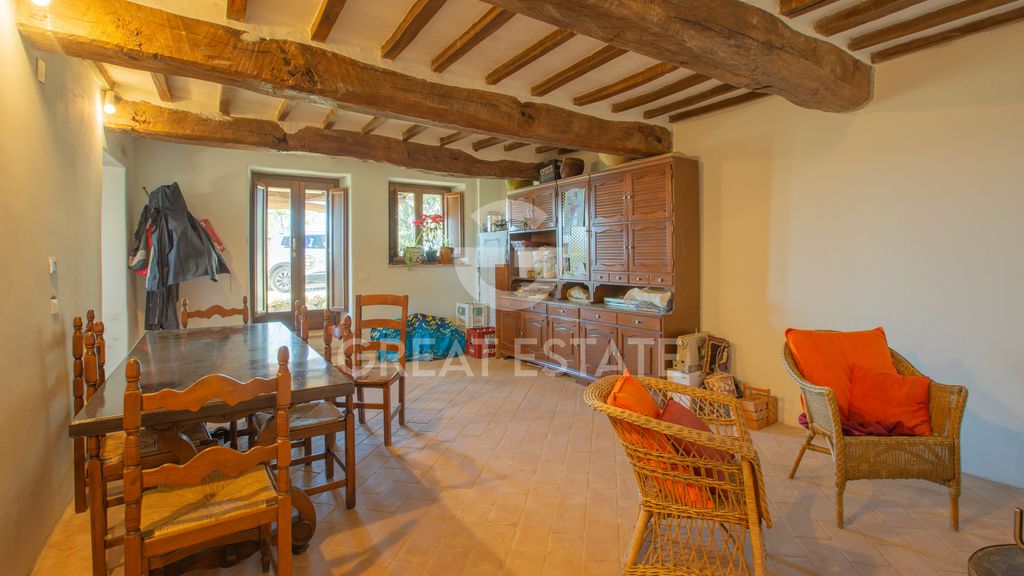 Property photo 2 of 23 Interiors