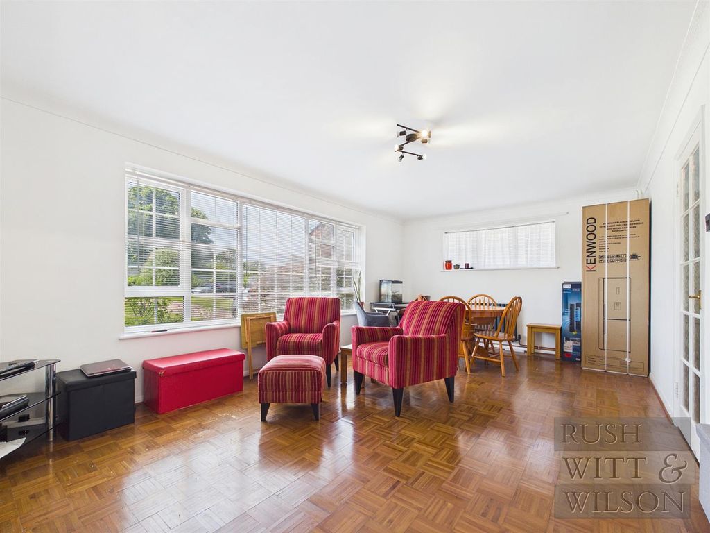 Property photo 2 of 28