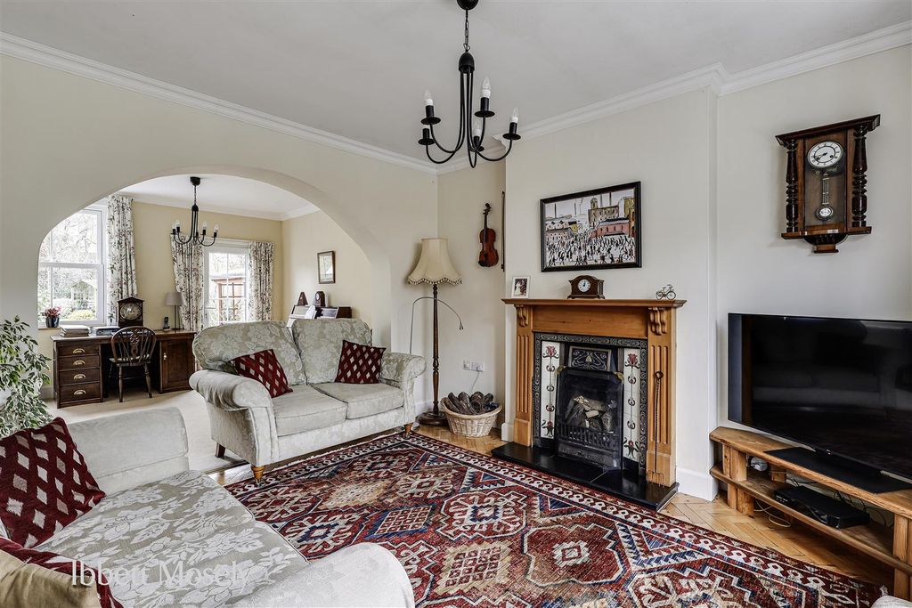 Property photo 3 of 12 4 Living Room.Jpg