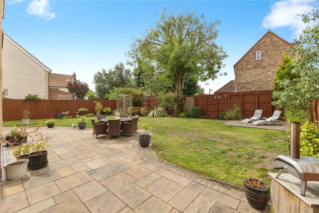 Property photo 2 of 21 Picture No. 25